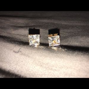 Gold diamond earings